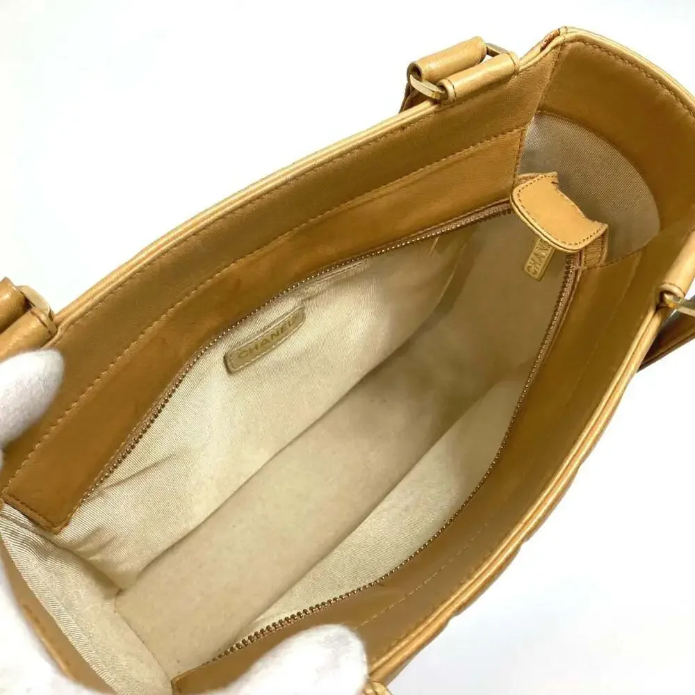 CHANEL Cream Tote Bag - Picture 11 of 16
